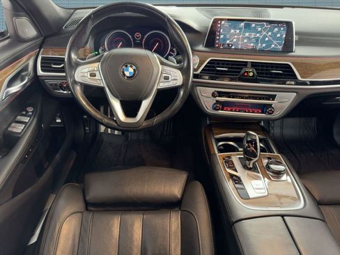Used 2019 BMW 740i w/ Executive Package image 27