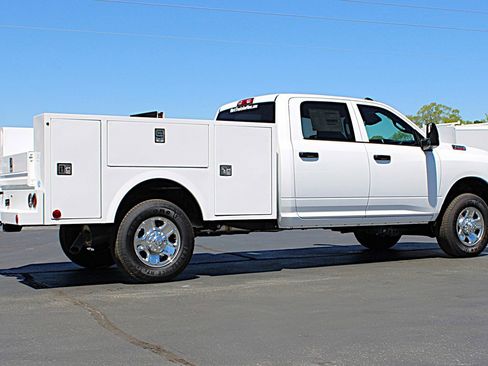 Used 2026 RAM 3500 Tradesman w/ Chrome Appearance Group A AWD/4WD image 4