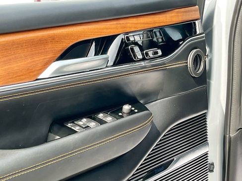 Certified 2024 Jeep Grand Wagoneer Series III AWD/4WD image 18