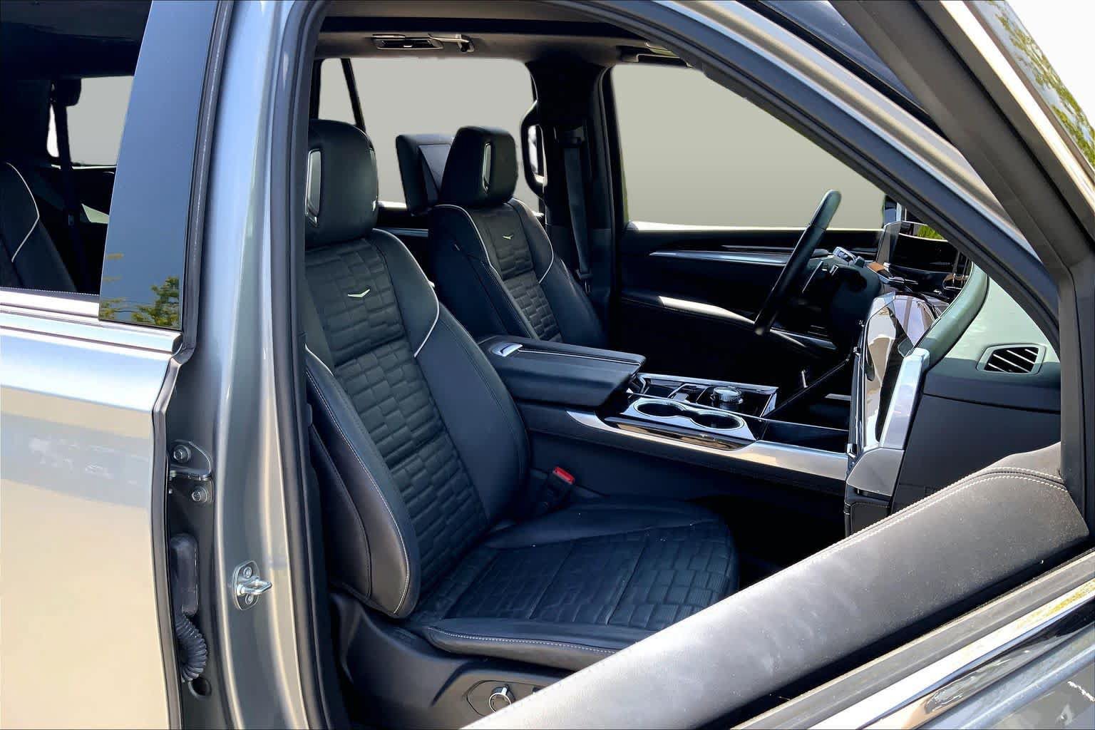 Used 2025 Cadillac Escalade Premium Luxury Platinum w/ LPO, Floor Liner Package AWD/4WD image 8
