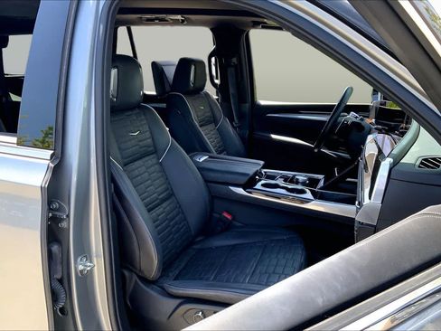 Used 2025 Cadillac Escalade Premium Luxury Platinum w/ LPO, Floor Liner Package AWD/4WD image 8