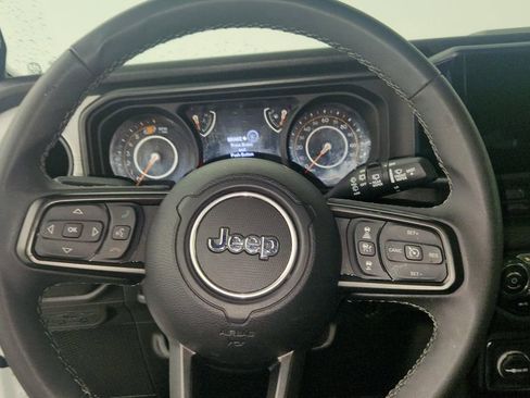 Used 2025 Jeep Wrangler Sport S image 19