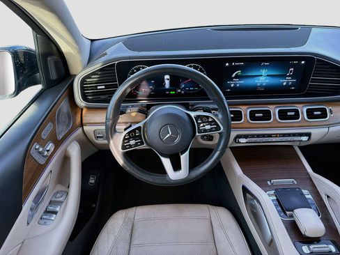 Used 2020 Mercedes-Benz GLS 450 4MATIC image 17