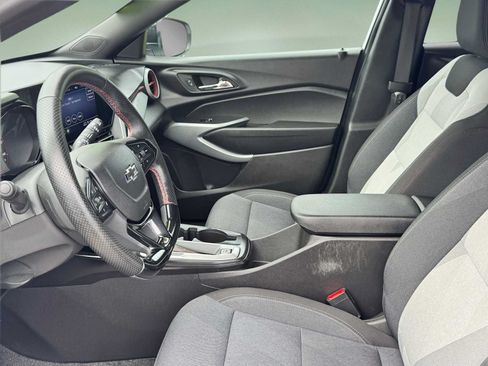 Used 2025 Chevrolet Trax RS w/ Driver Confidence Package FWD image 9
