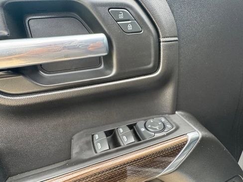 Used 2020 Chevrolet Silverado 1500 LT RWD image 5