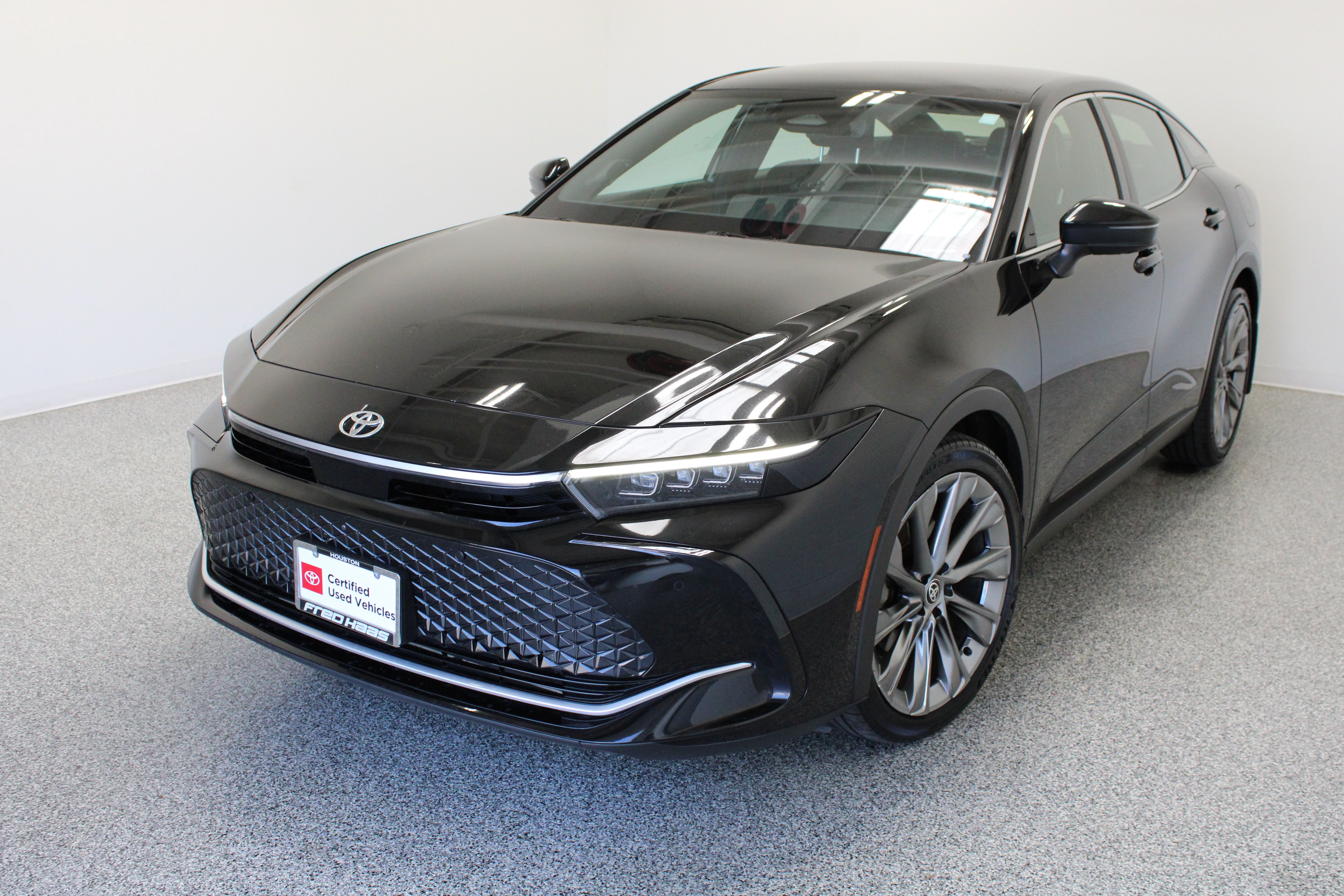 Used 2025 Toyota Crown w/ Advanced Technology Package AWD/4WD image 2