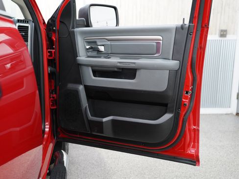 Used 2018 RAM 1500 Classic SLT image 29