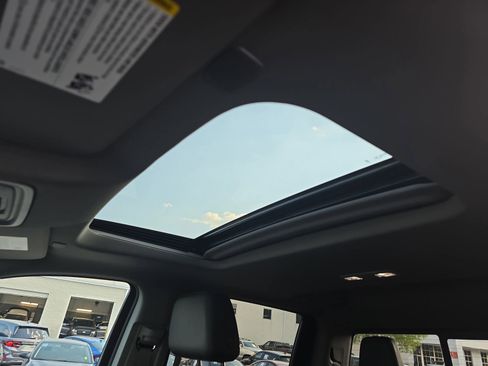 Used 2026 GMC Sierra 1500 SLT w/ SLT Premium Plus Package AWD/4WD image 32