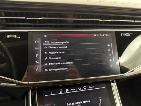 Used 2022 Audi Q8 Prestige AWD/4WD image 29