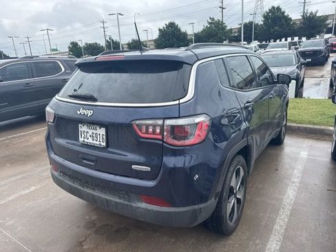 Used 2017 Jeep Compass Latitude w/ Popular Equipment Group FWD image 4