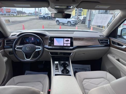 Used 2024 Volkswagen Atlas SE image 35