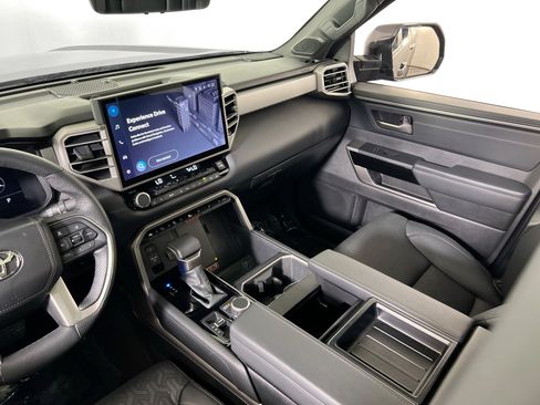 Used 2025 Toyota Tundra Limited AWD/4WD image 24