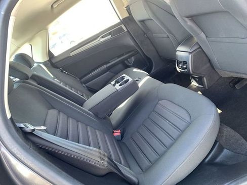 Used 2019 Ford Fusion SE FWD image 12