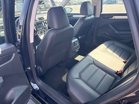 Used 2019 Volkswagen Passat 2.0T Wolfsburg FWD image 11