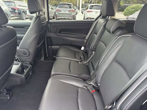 Used 2025 Honda Odyssey Touring image 11