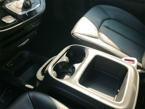 New 2026 Chrysler Pacifica Select w/ S Appearance Package image 32