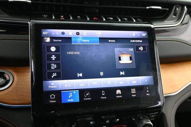 Used 2025 Jeep Grand Cherokee Summit AWD/4WD image 12