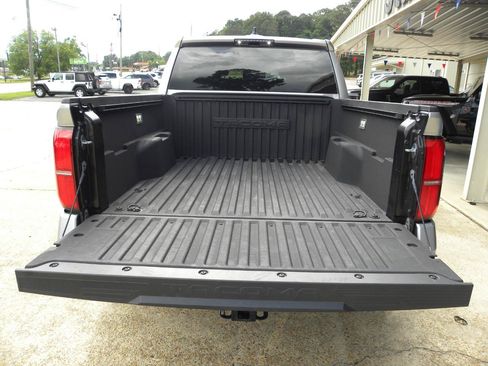 Used 2024 Toyota Tacoma 4x4 Double Cab image 9