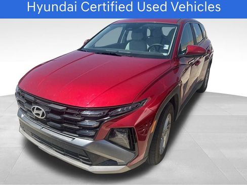 Certified 2025 Hyundai Tucson SE FWD image 1