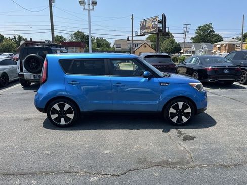 Used 2018 Kia Soul + FWD image 11