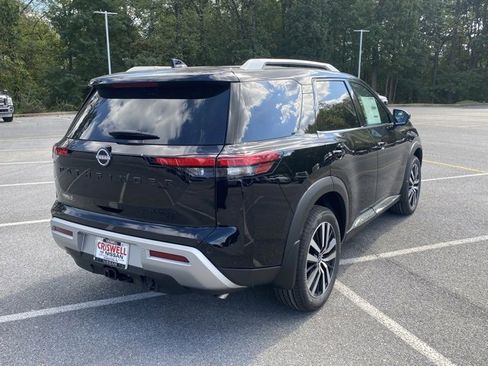 New 2025 Nissan Pathfinder Platinum w/ Black Appearance Package image 8