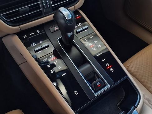 Used 2023 Porsche Macan AWD/4WD image 19