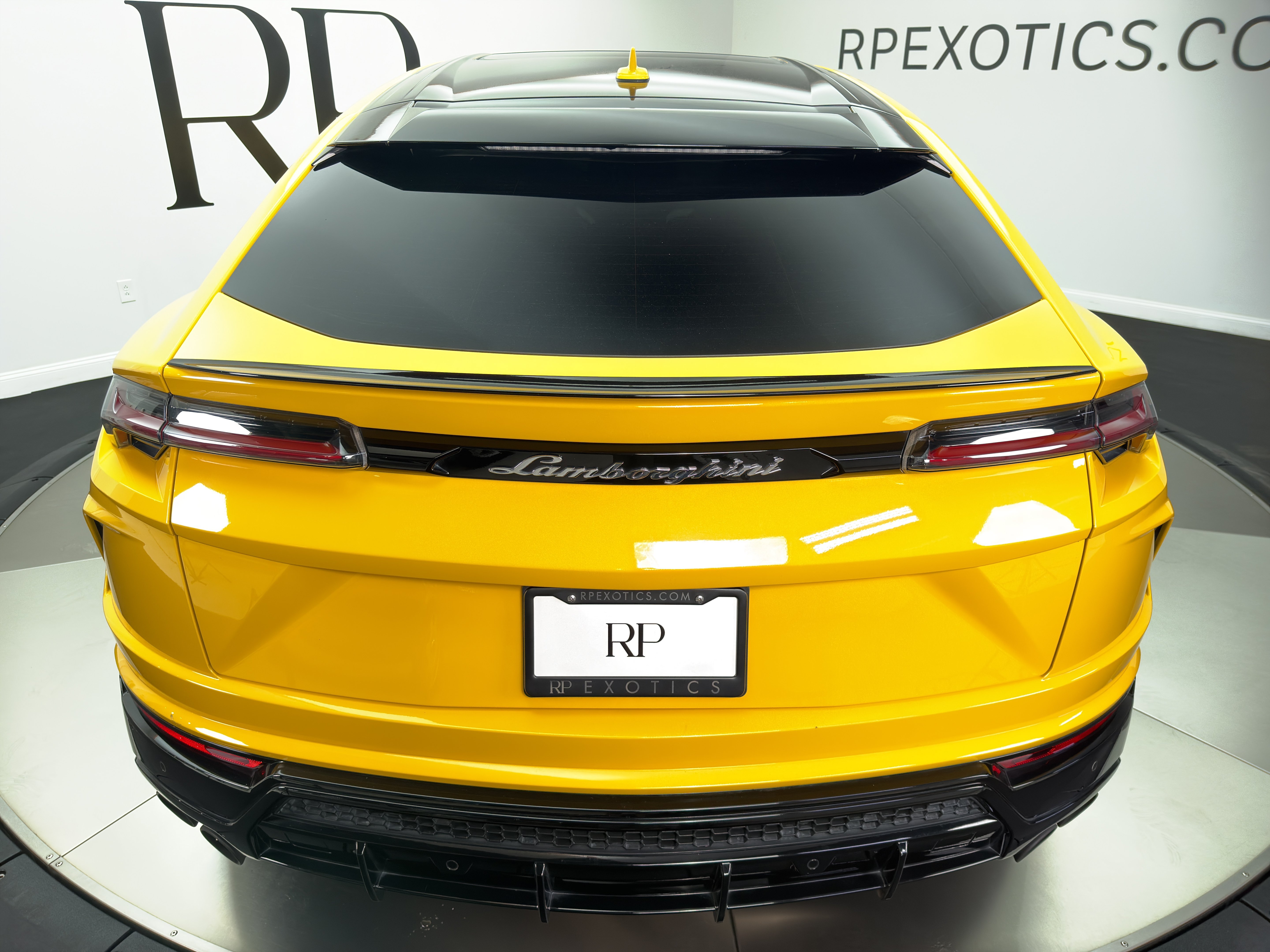 Used 2021 Lamborghini Urus AWD/4WD image 11