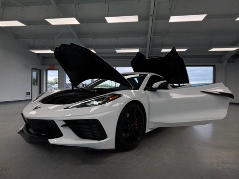 Used 2023 Chevrolet Corvette Stingray Preferred Conv w/ Z51 Performance Package RWD image 32