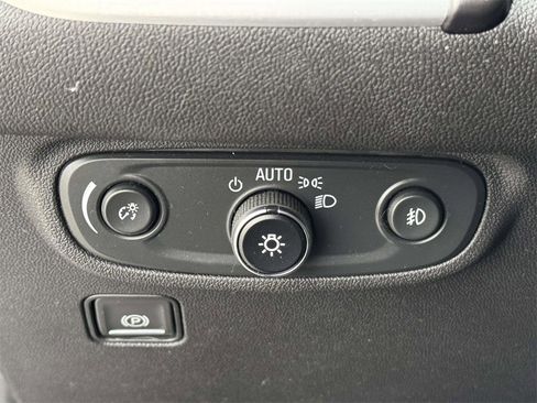 Used 2024 GMC Terrain SLT image 28