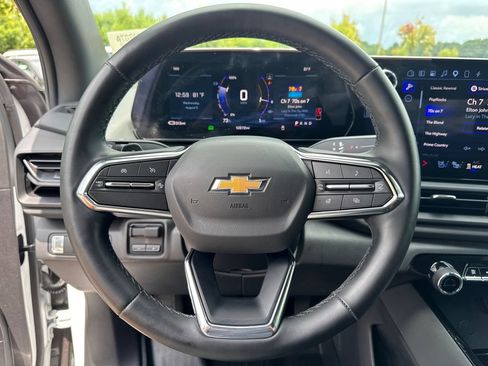 Used 2025 Chevrolet Silverado EV LT AWD/4WD image 23
