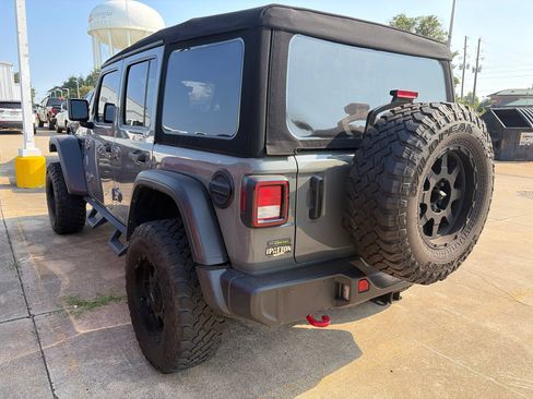 Used 2023 Jeep Wrangler Unlimited Rubicon w/ Cold Weather Group AWD/4WD image 34