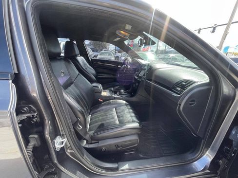 Used 2019 Chrysler 300 S AWD/4WD image 7