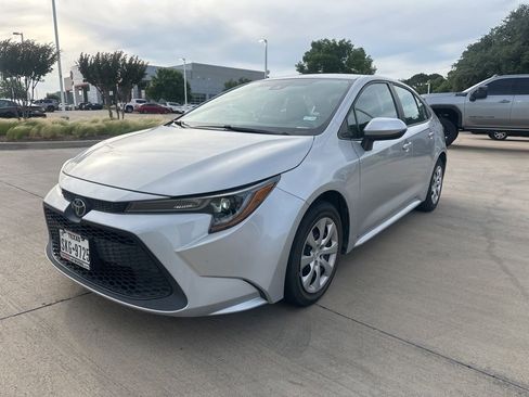 Used 2020 Toyota Corolla LE FWD image 1