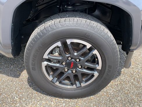 Used 2025 Toyota Tacoma TRD Sport AWD/4WD image 9