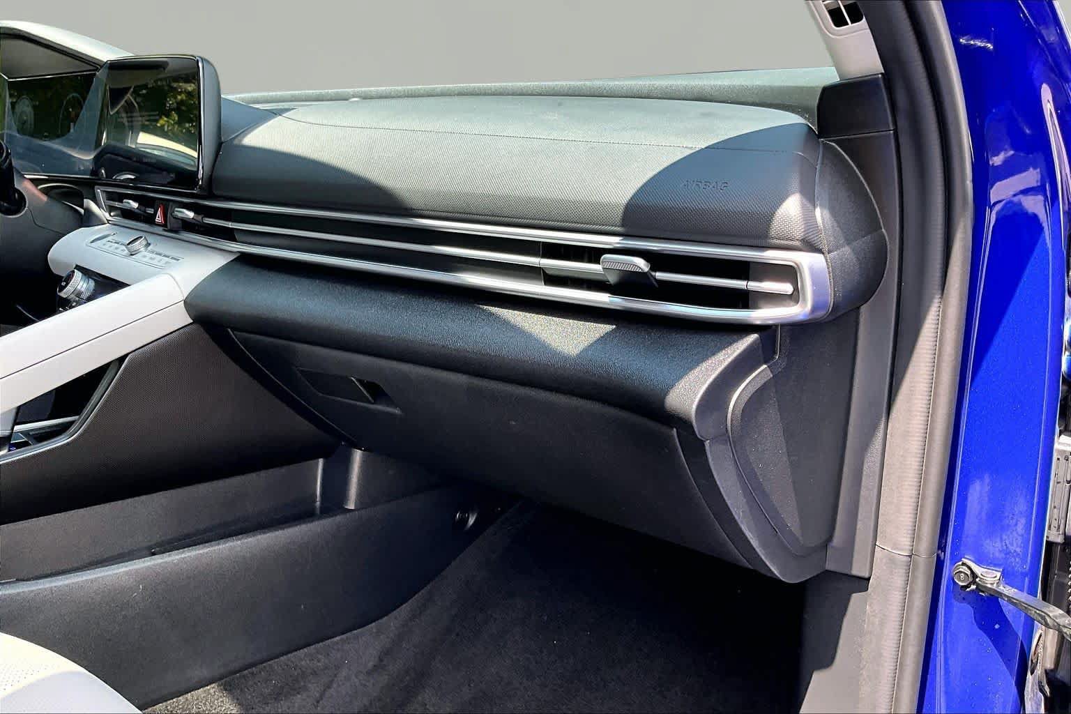 Used 2023 Hyundai Elantra Limited FWD image 19