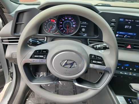 Used 2021 Hyundai Elantra SEL FWD image 16