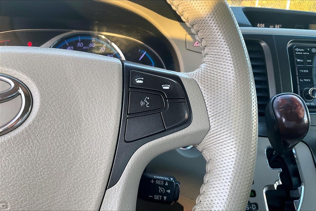 Used 2013 Toyota Sienna XLE FWD image 18