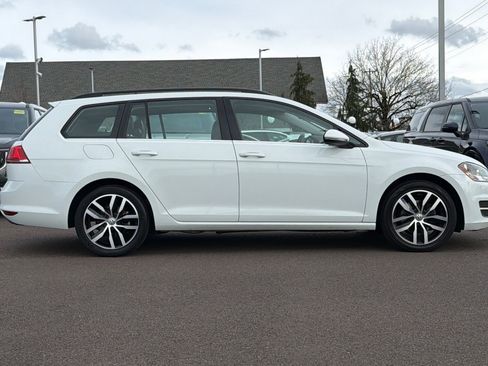 Used 2016 Volkswagen Golf Limited Edition image 3