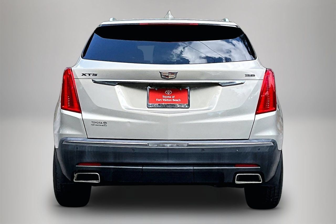 Used 2017 Cadillac XT5 Luxury w/ Driver Awareness Package FWD image 6