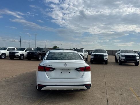 Certified 2025 Nissan Altima 2.5 SV FWD image 19