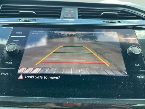 Used 2019 Volkswagen Tiguan SE w/ Panoramic Sunroof Package FWD image 29