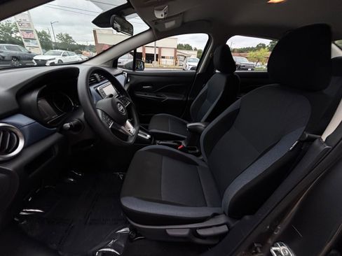 Used 2025 Nissan Versa SV FWD image 27