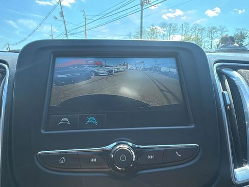 Used 2018 Chevrolet Malibu LT FWD image 22