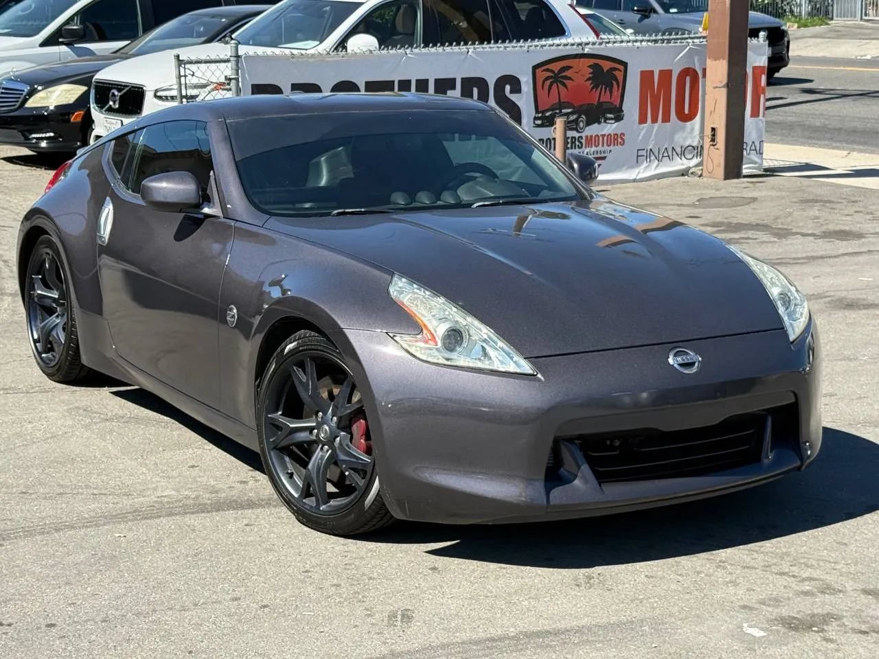 Used 2010 Nissan 370Z Touring w/ Sport Pkg RWD image 2