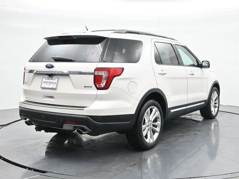 Used 2018 Ford Explorer XLT w/ Equipment Group 202A AWD/4WD image 5