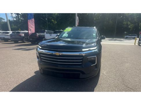 Used 2025 Chevrolet Traverse LT FWD image 7