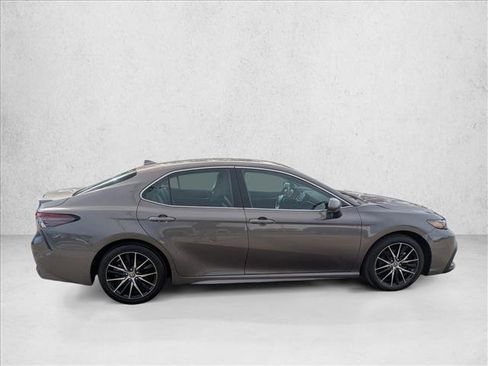 Used 2024 Toyota Camry SE image 4