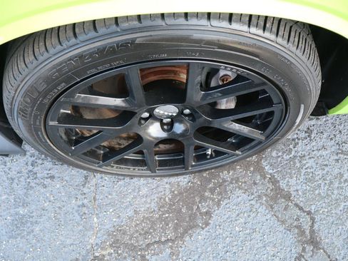 Used 2015 Dodge Challenger R/T Scat Pack w/ Leather Interior Group RWD image 31
