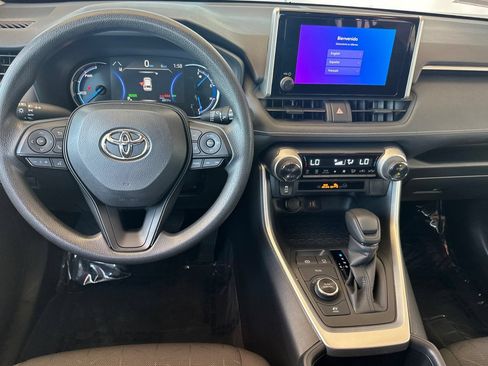Used 2025 Toyota RAV4 XLE AWD/4WD image 17