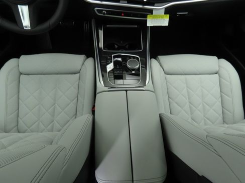 Used 2026 BMW X5 sDrive40i w/ M Sport Package image 18